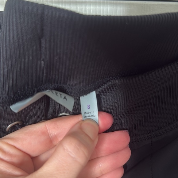 Athleta Black joggers size 8 - Picture 3 of 5
